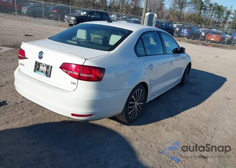 2015 Volkswagen Jetta 1.8T Sport z USA, uszkodzony, nr VIN 3VWD17AJ3FM213834